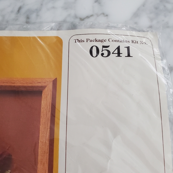 Cattails and Daisies crewel embroidery kit Creative Circle #0541 - Picture 3 of 5